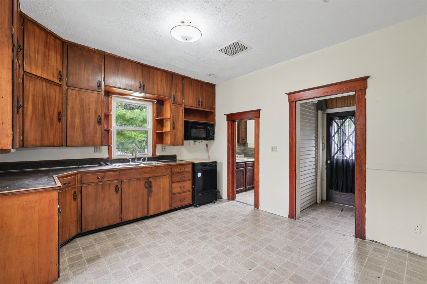 311 E Pells Street Property Photo 30