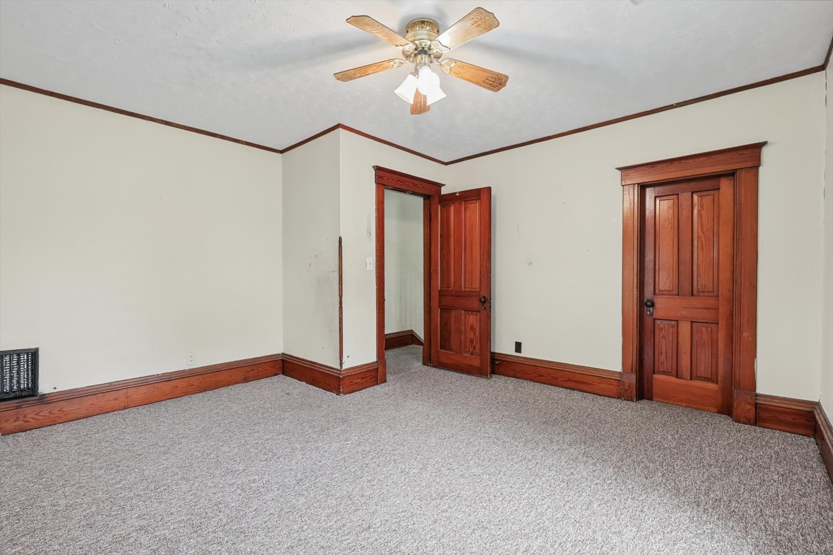 311 E Pells Street Property Photo 36