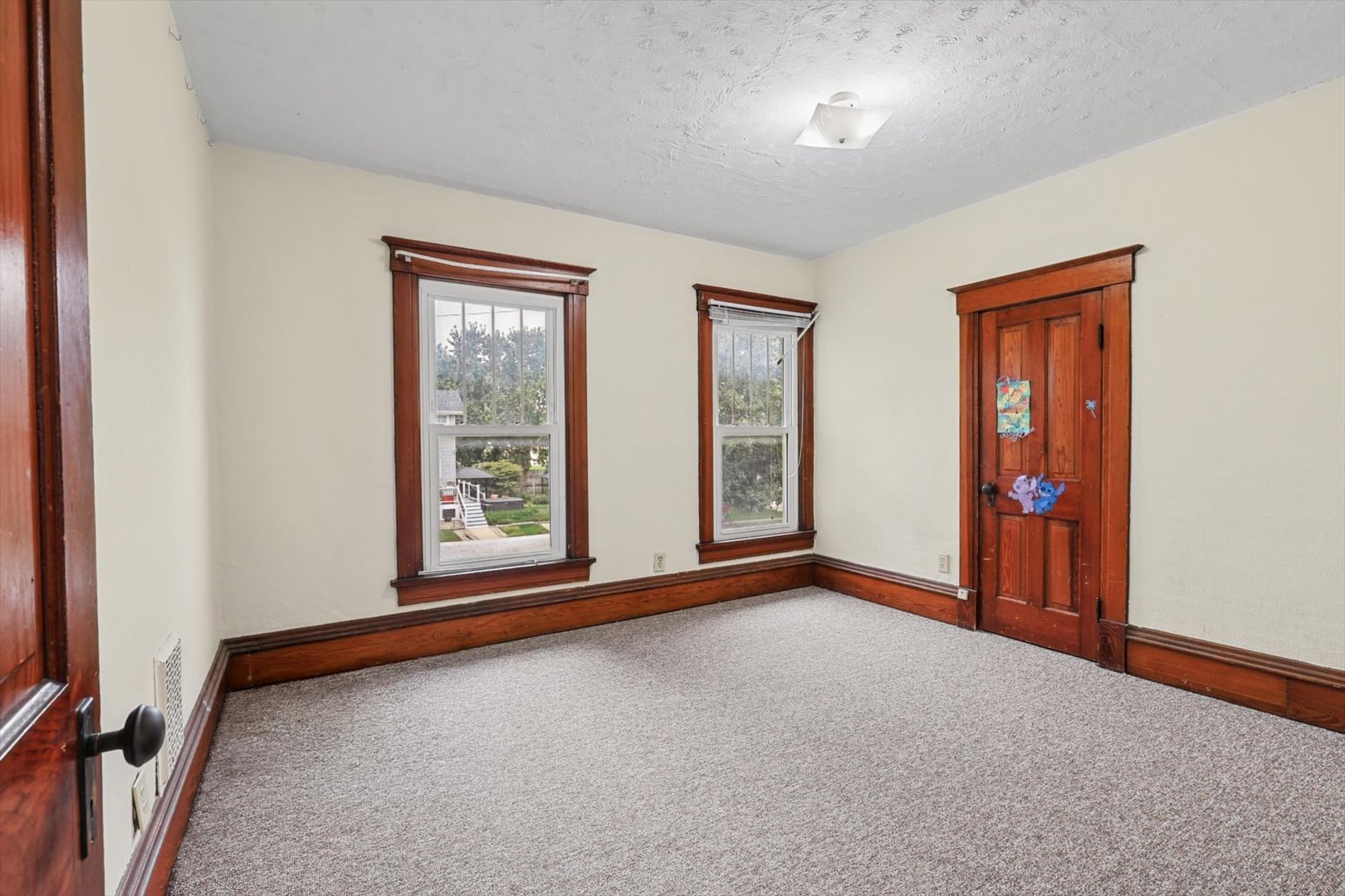 311 E Pells Street Property Photo 37