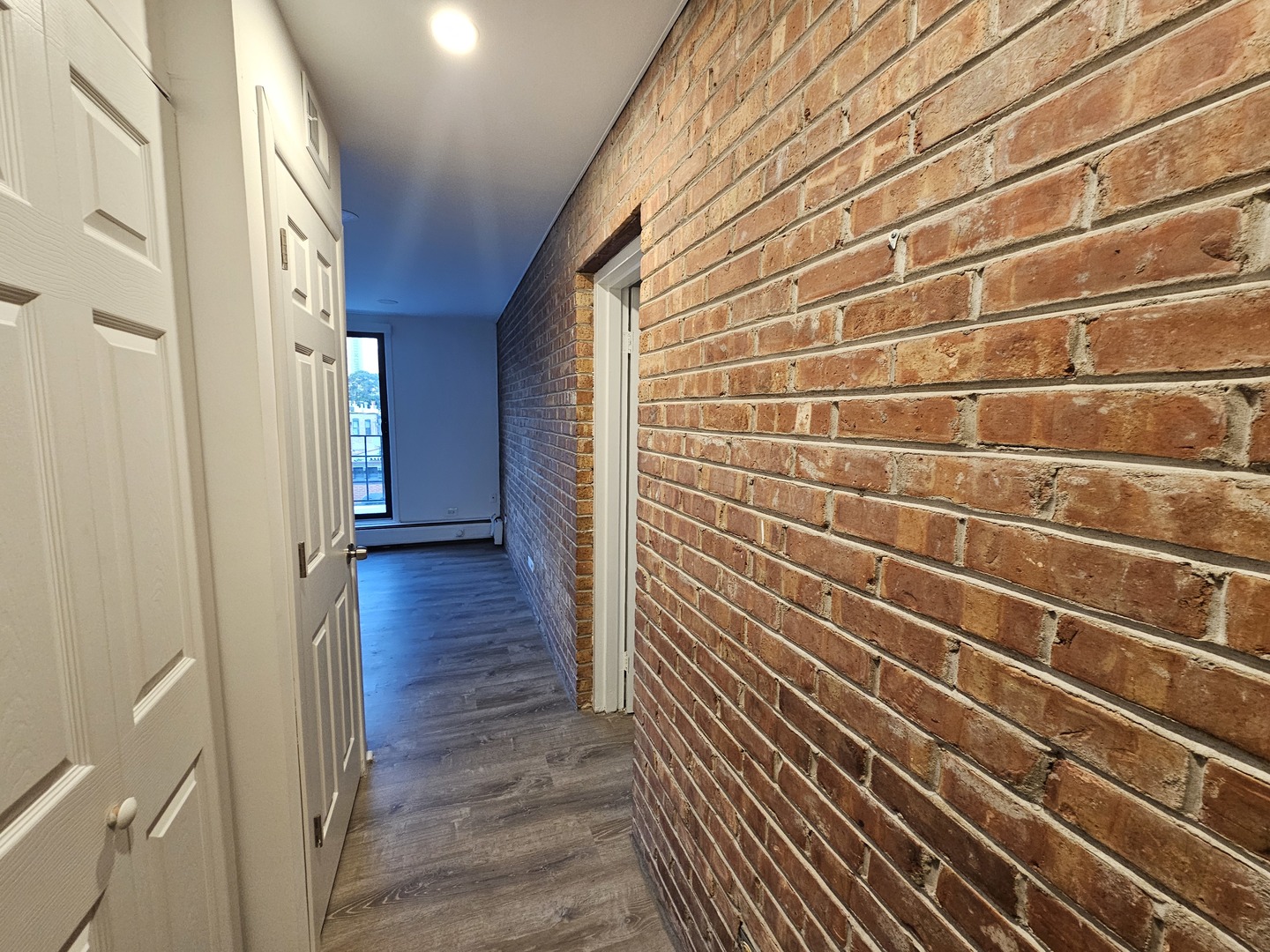2250 N Lincoln Avenue 502 Property Photo 2