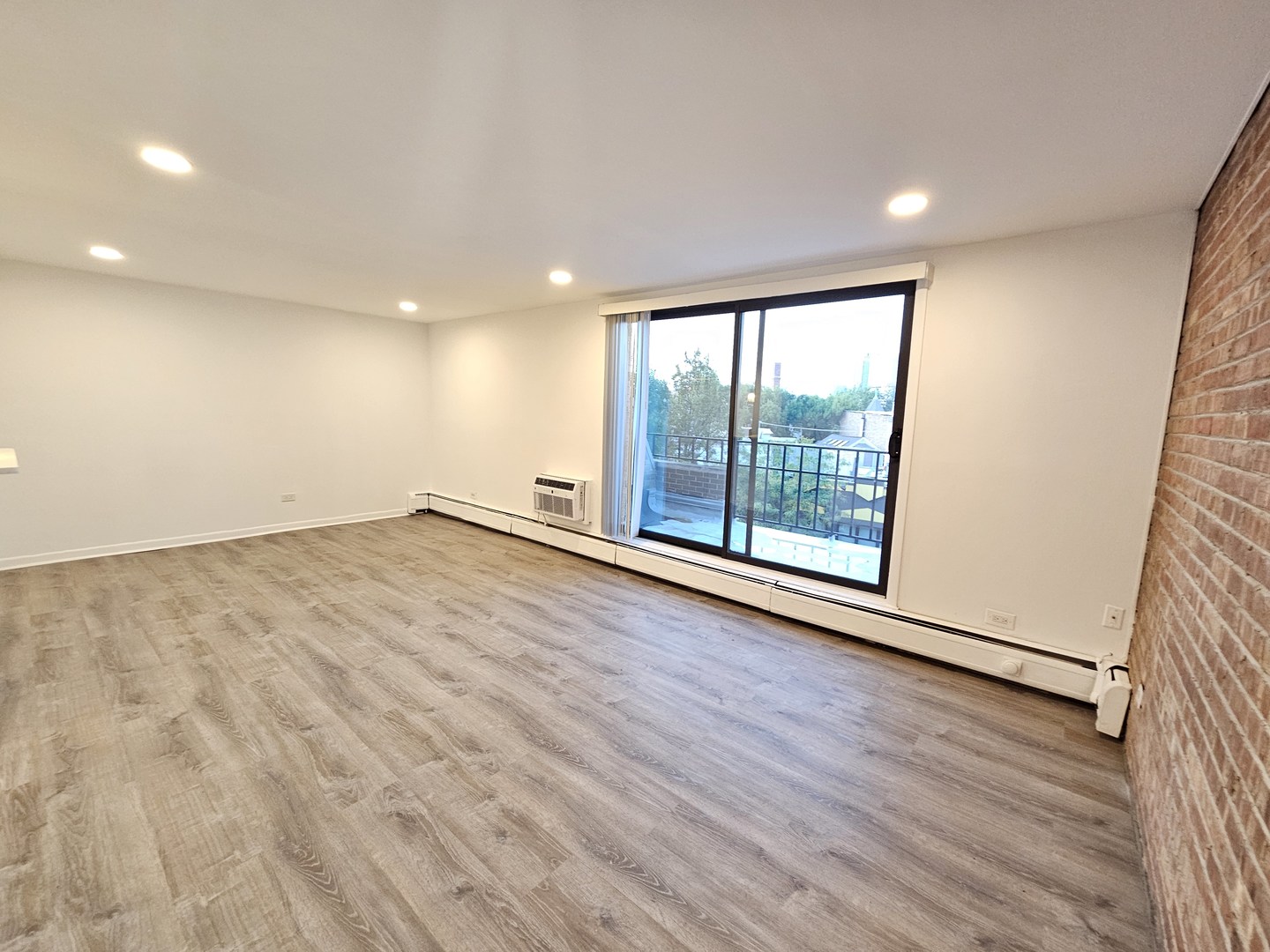 2250 N Lincoln Avenue 502 Property Photo 6
