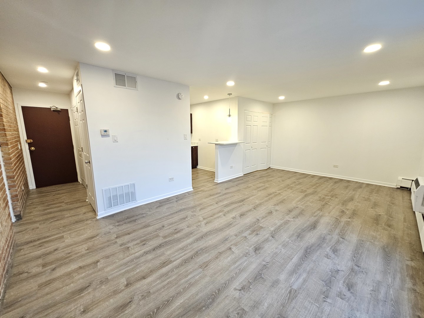 2250 N Lincoln Avenue 502 Property Photo 7