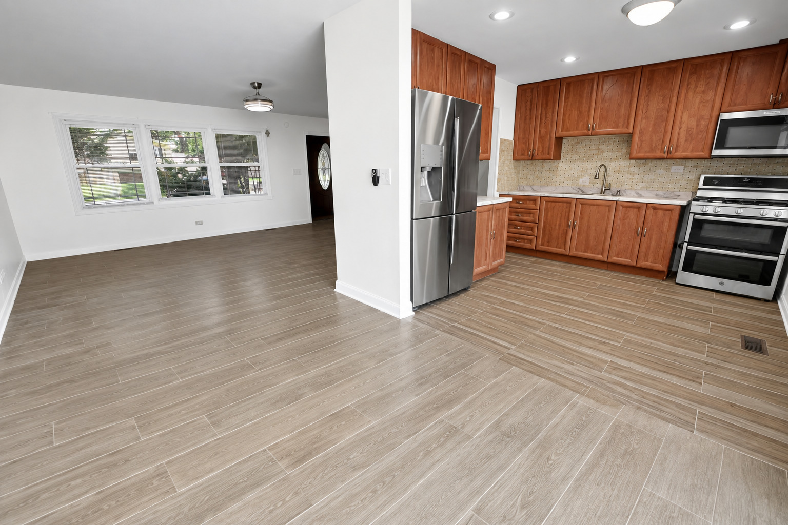 7180 Edgebrook Lane Property Photo 3