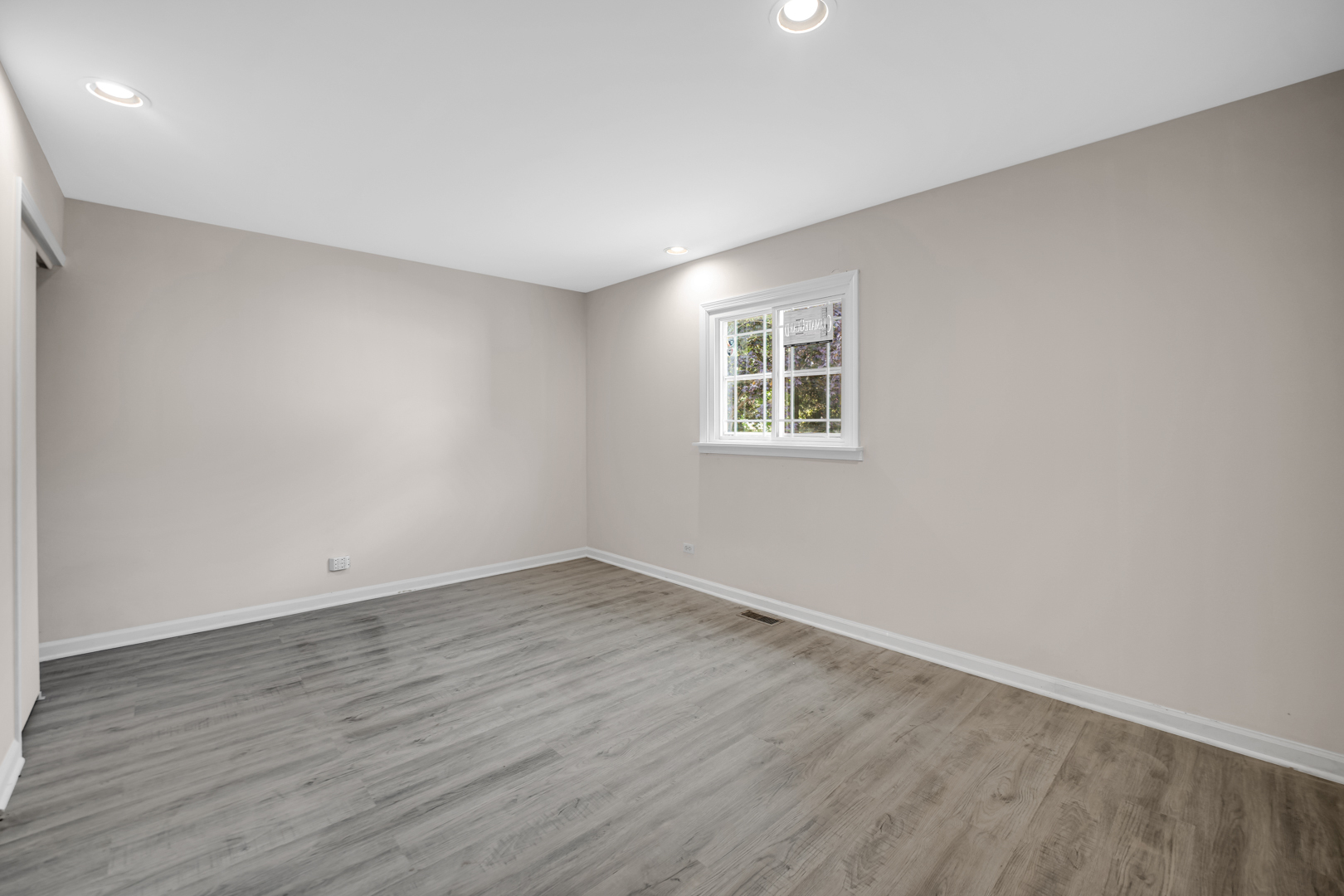 7180 Edgebrook Lane Property Photo 6