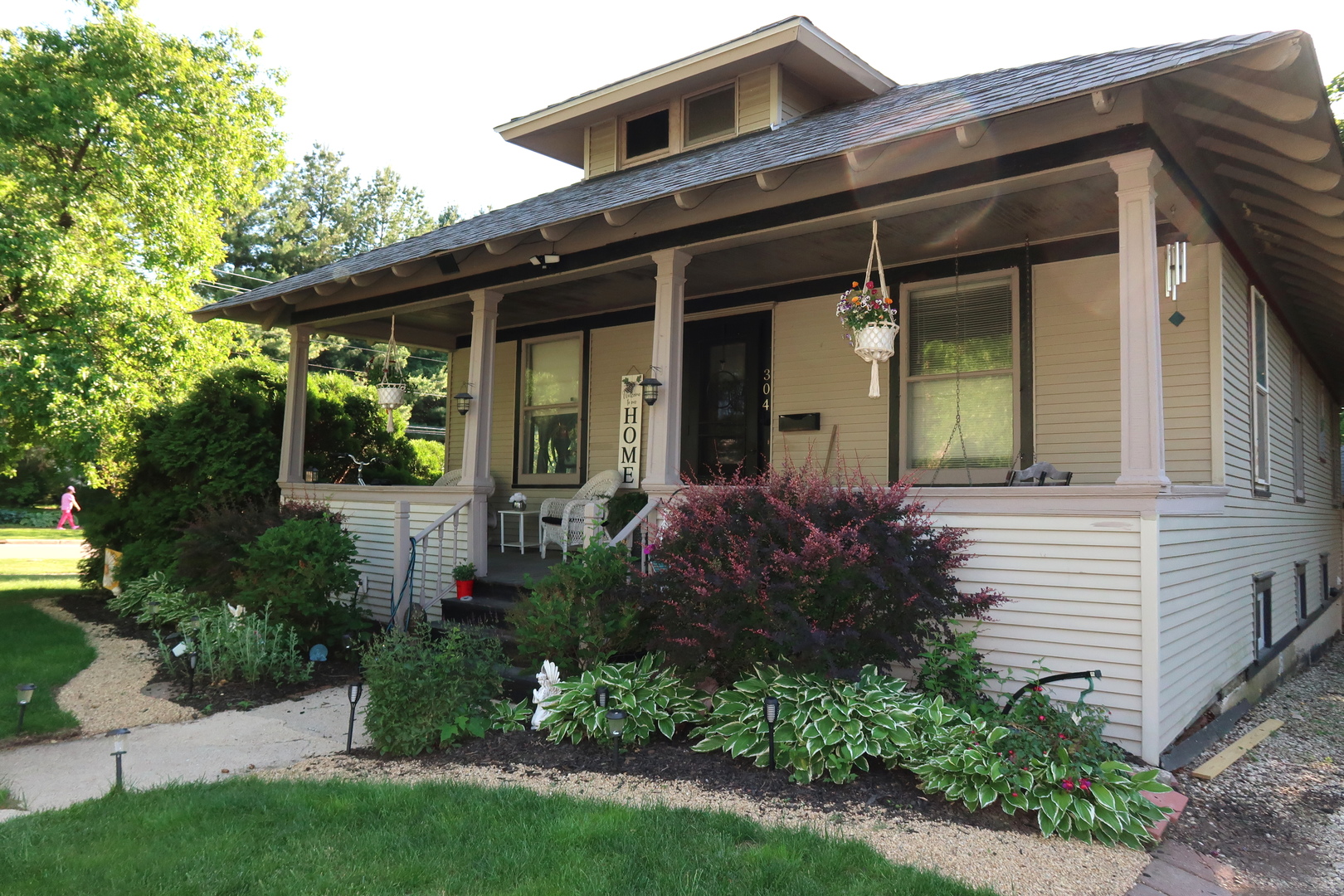 304 N Worth Avenue Property Photo 1