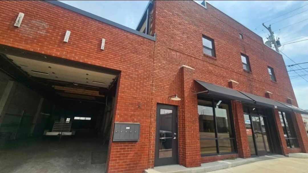 323 1/2 17th Street Property Photo 1
