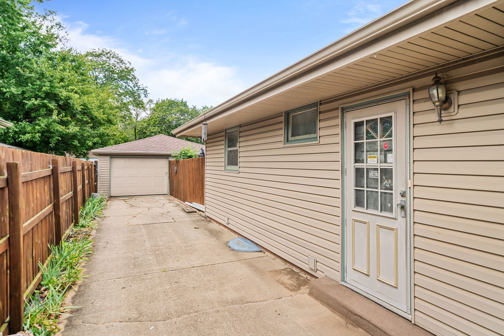3042 Huffman Boulevard Property Photo 4