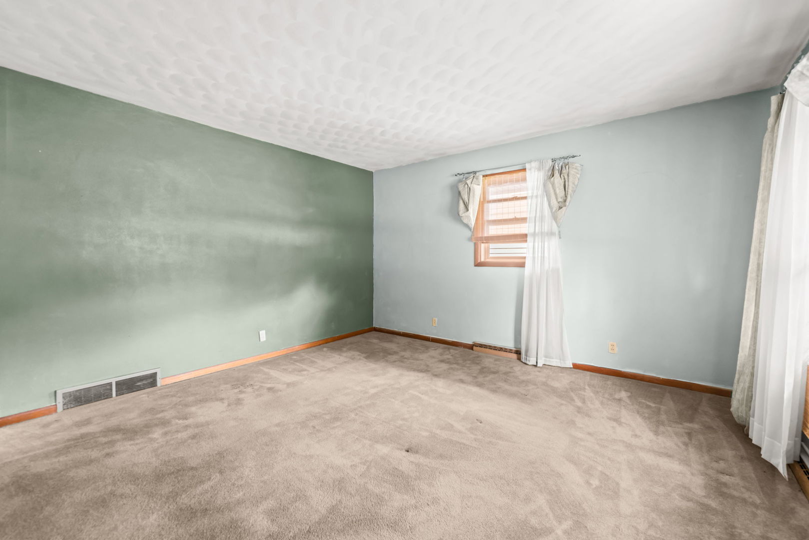 3042 Huffman Boulevard Property Photo 6