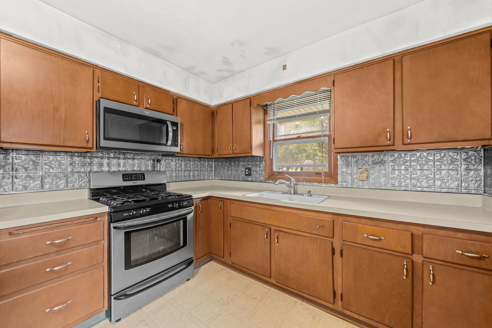3042 Huffman Boulevard Property Photo 9