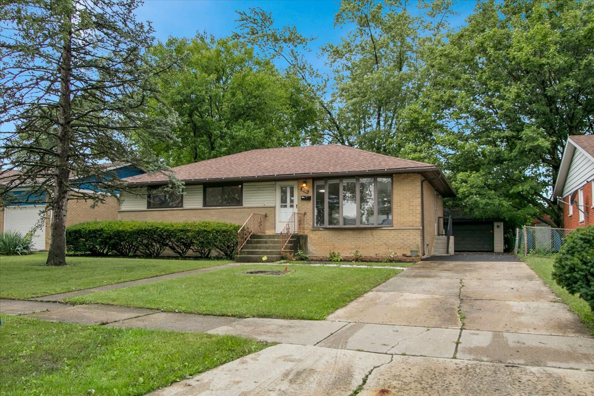 22720 Ridgeway Avenue Property Photo 3