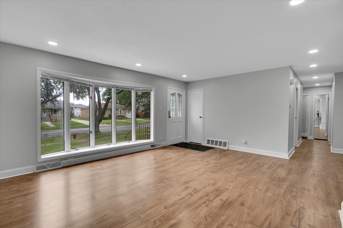 22720 Ridgeway Avenue Property Photo 6