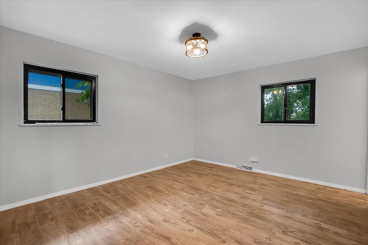 22720 Ridgeway Avenue Property Photo 18