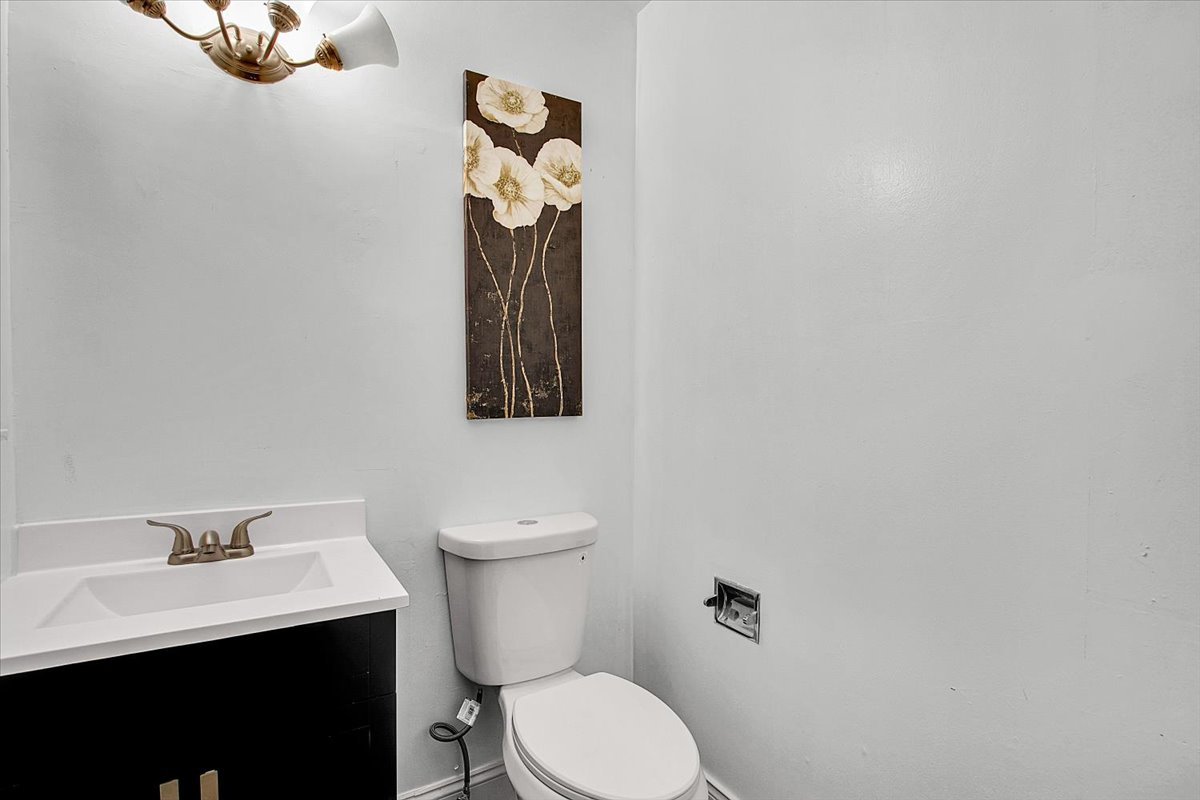 22720 Ridgeway Avenue Property Photo 20
