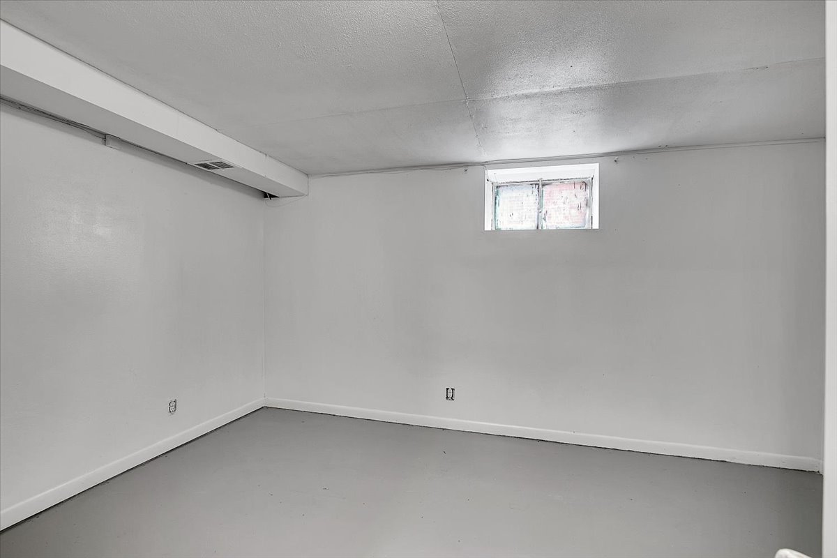22720 Ridgeway Avenue Property Photo 25