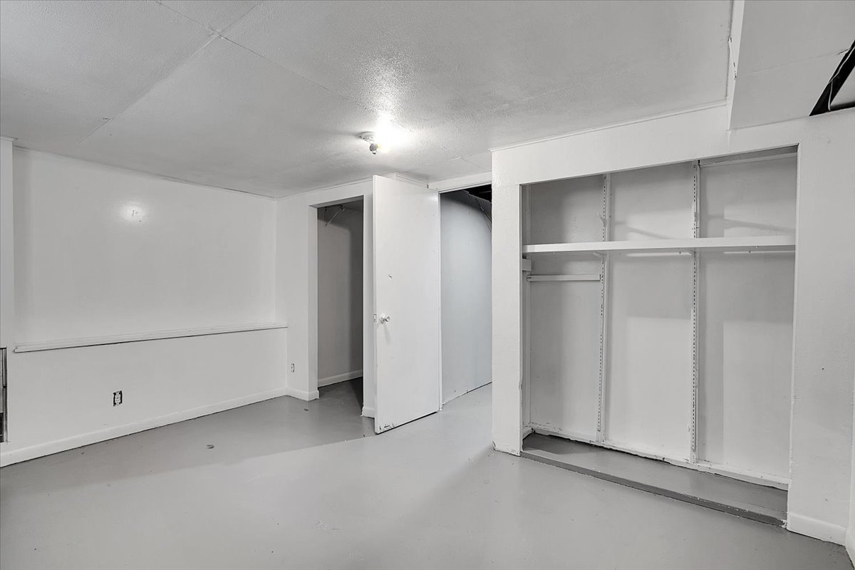 22720 Ridgeway Avenue Property Photo 26