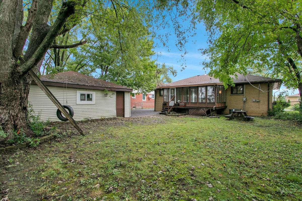 22720 Ridgeway Avenue Property Photo 28