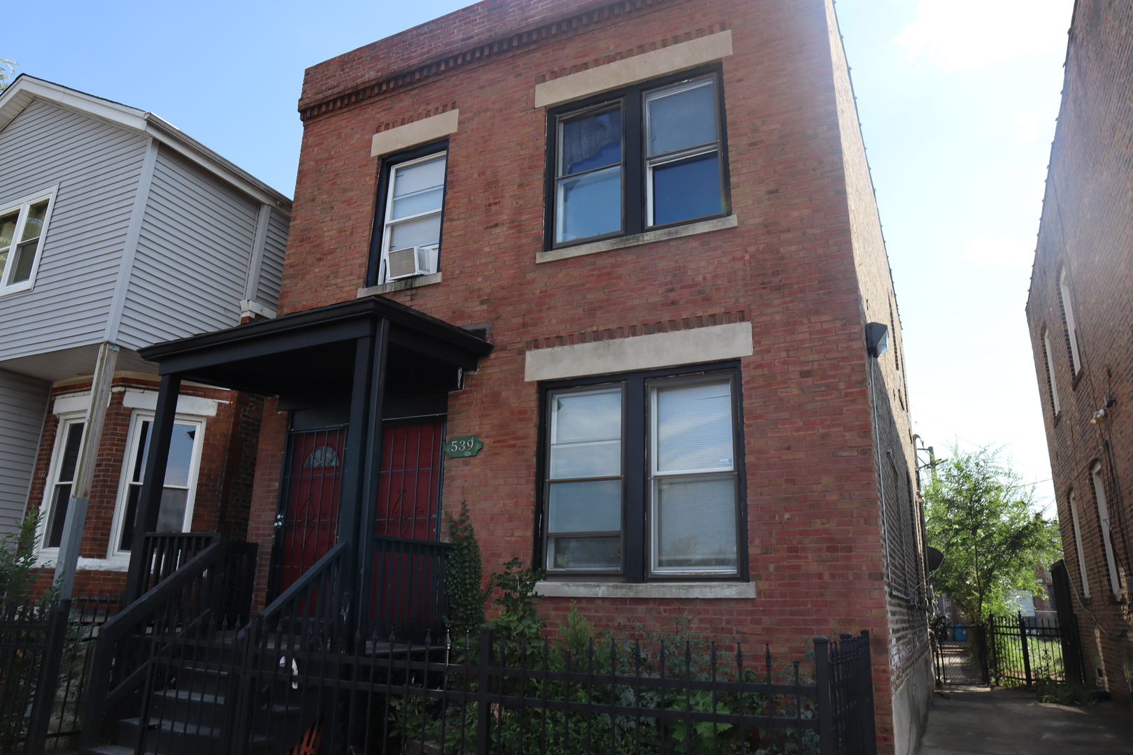 539 E 68th Street Property Photo 1
