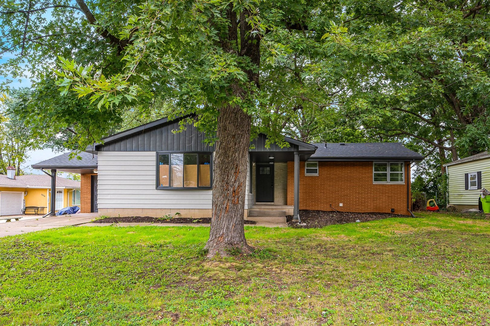 2418 N Lehman Road Property Photo 1