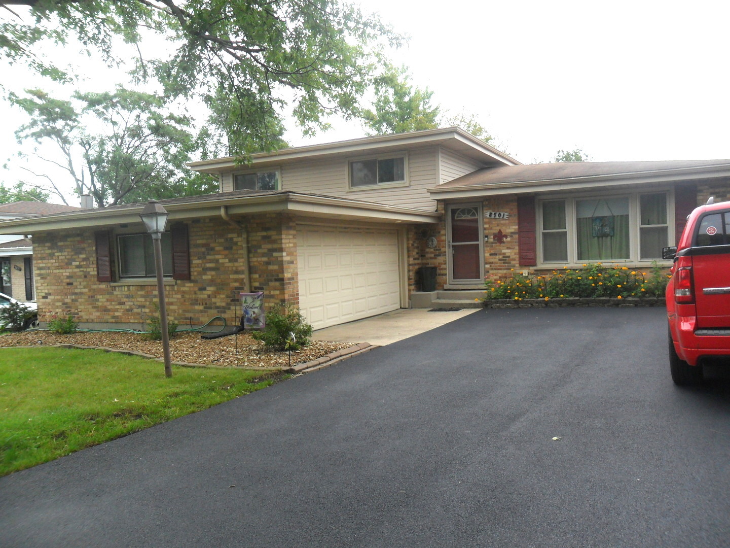 8501 S Kean Avenue Property Photo 2