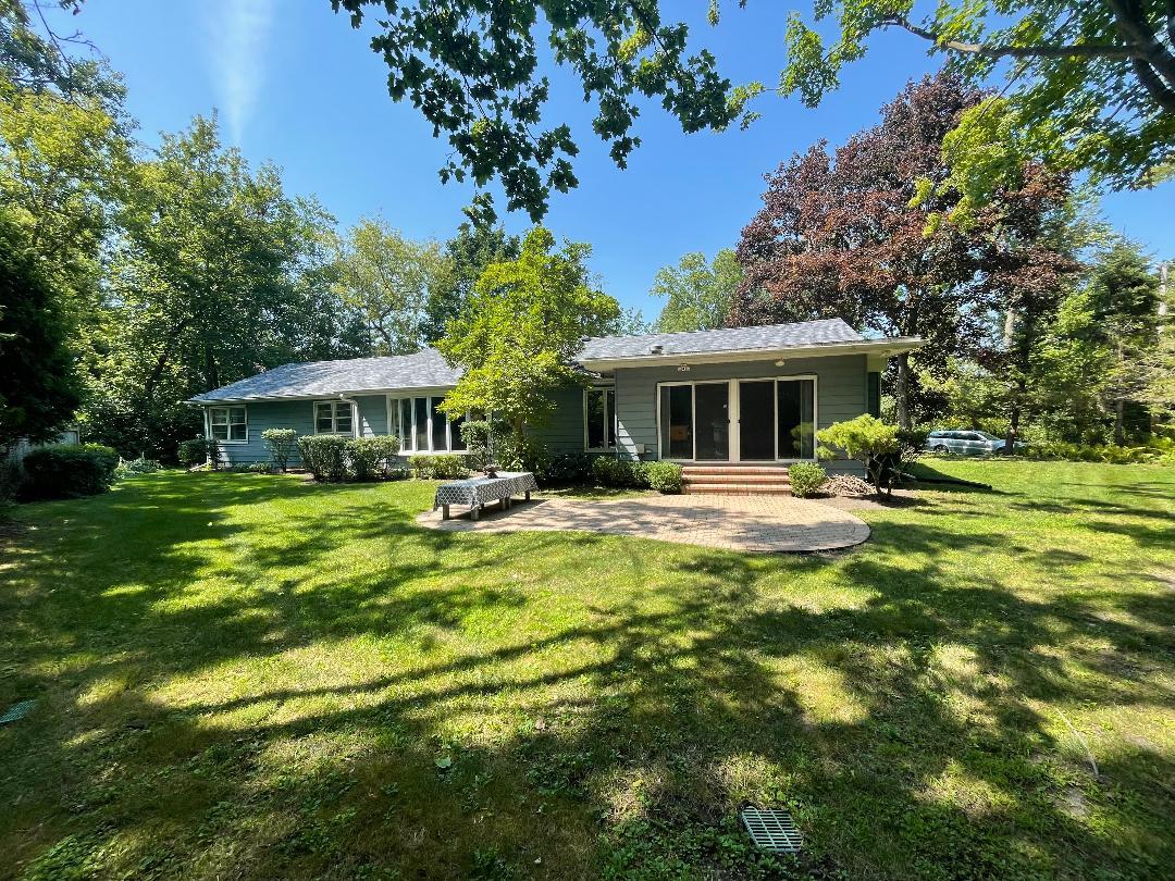 515 E Blodgett Avenue Property Photo 6