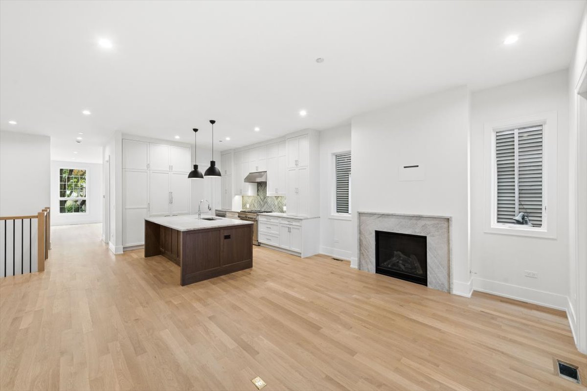 3820 N Damen Avenue 1 Property Photo 10