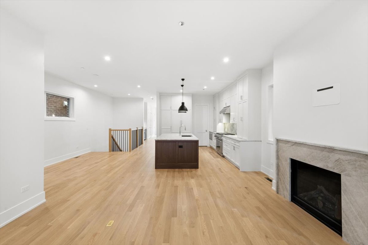 3820 N Damen Avenue 1 Property Photo 11