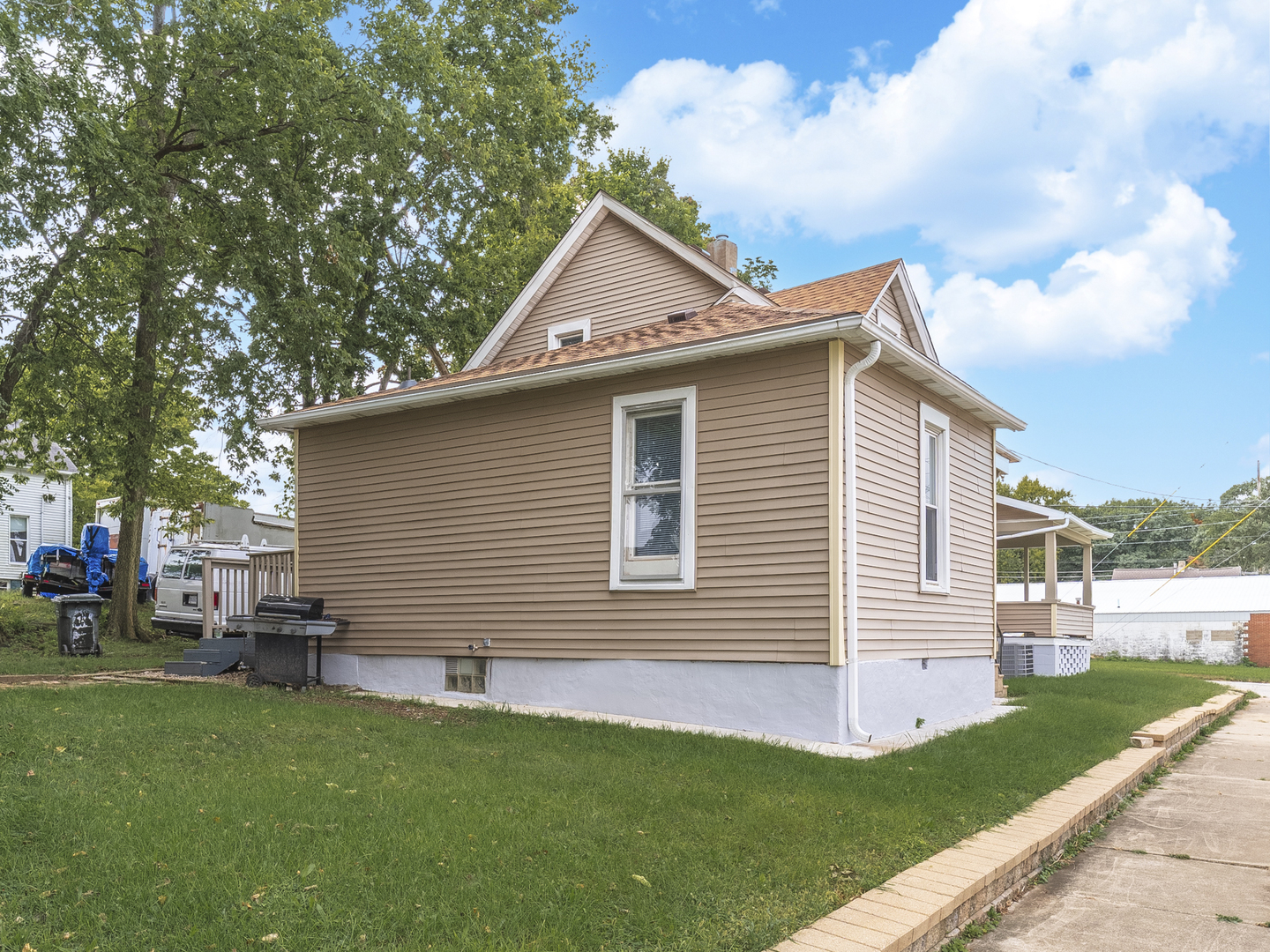 502 S Madison Street Property Photo 6