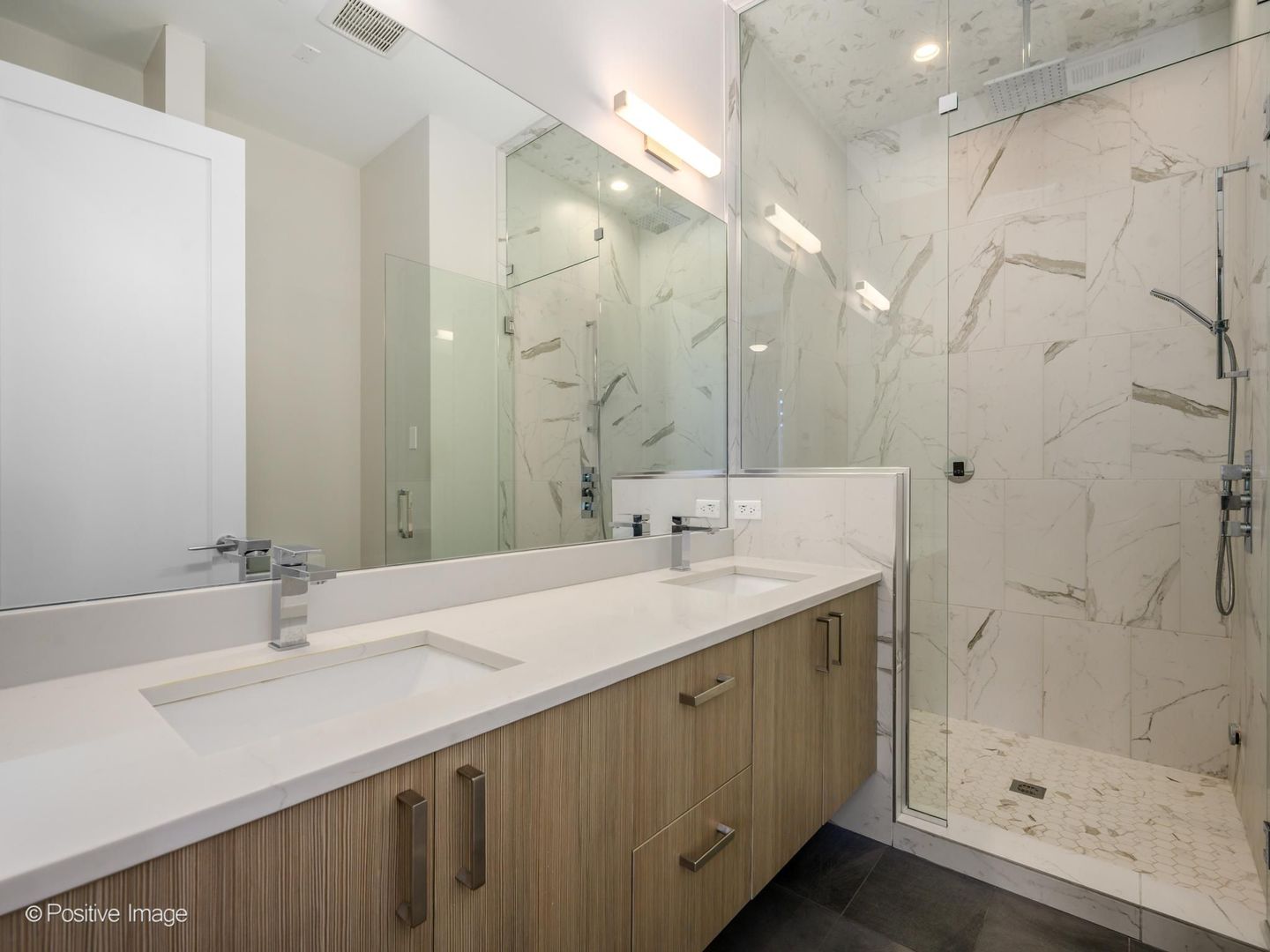 1504 W Walton Street 3 Property Photo 18