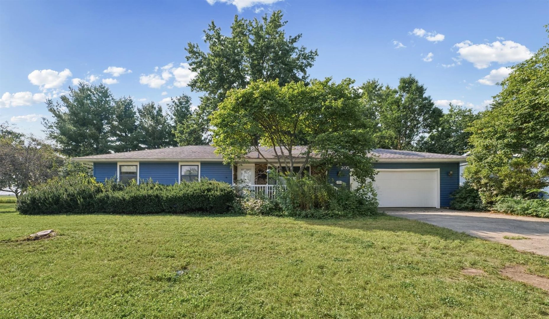 205 E Evergreen Drive Property Photo 1