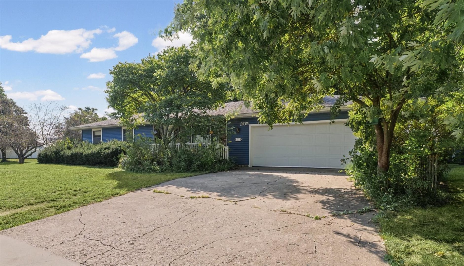 205 E Evergreen Drive Property Photo 3