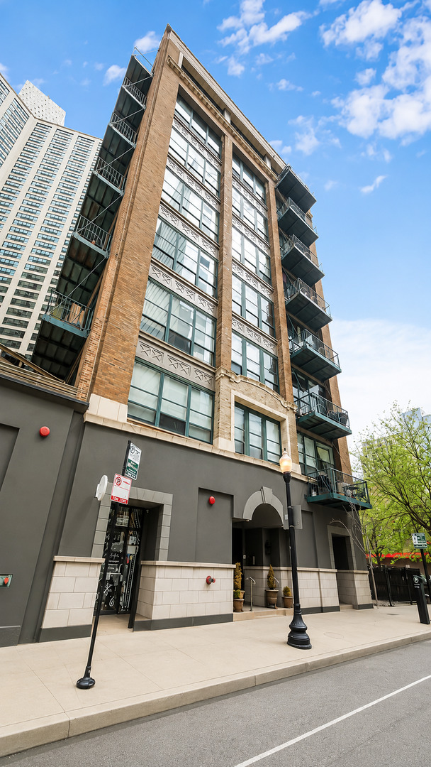 1133 S Wabash Avenue 806 Property Photo 1