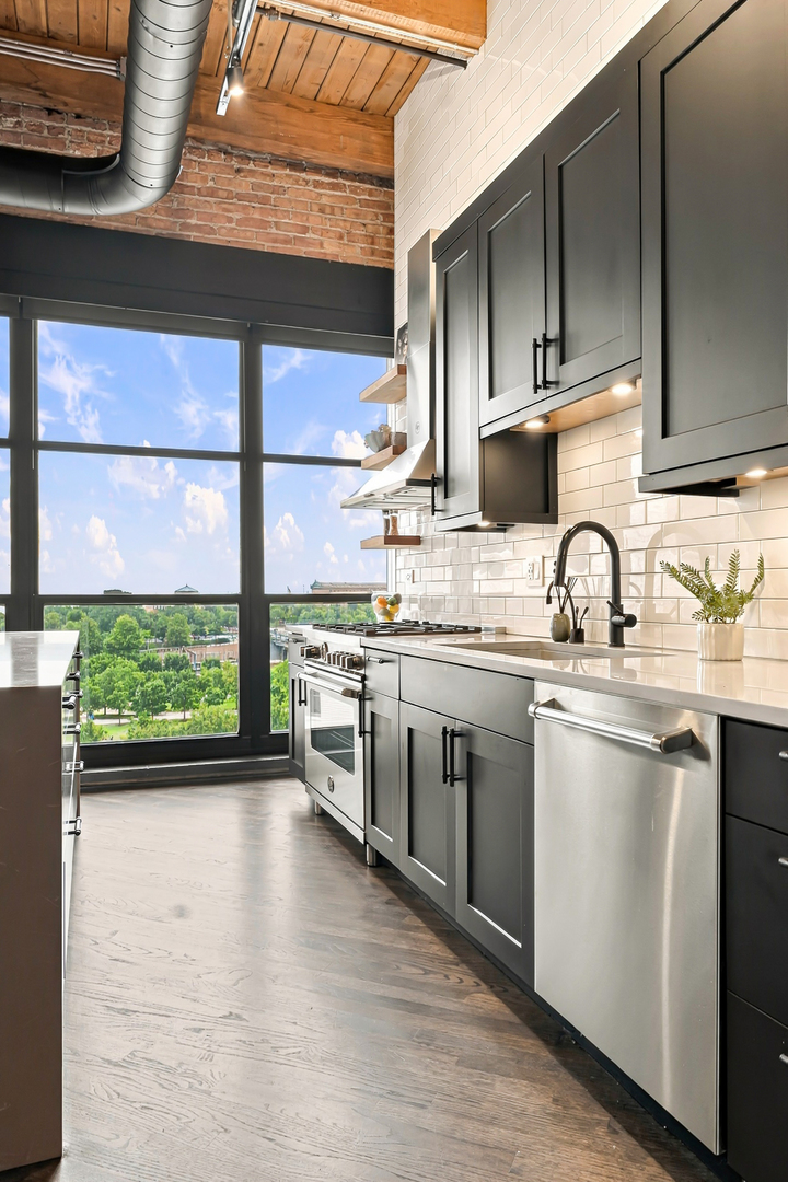 1133 S Wabash Avenue 806 Property Photo 4