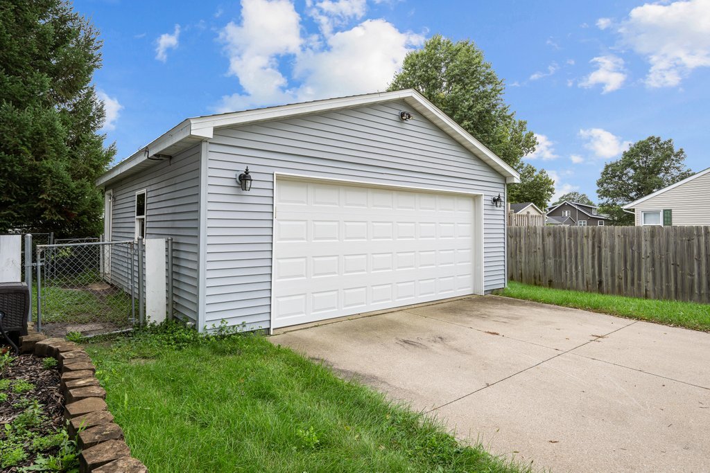311 E Main Street Property Photo 4