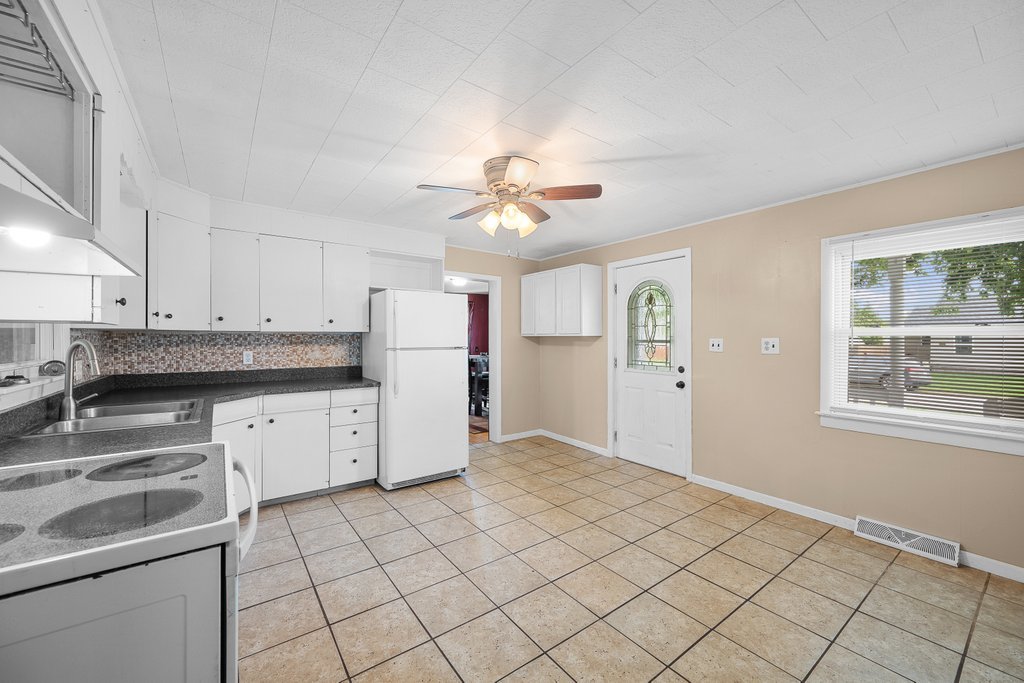 311 E Main Street Property Photo 12