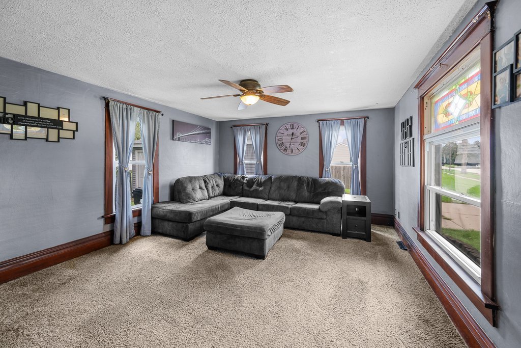 311 E Main Street Property Photo 18