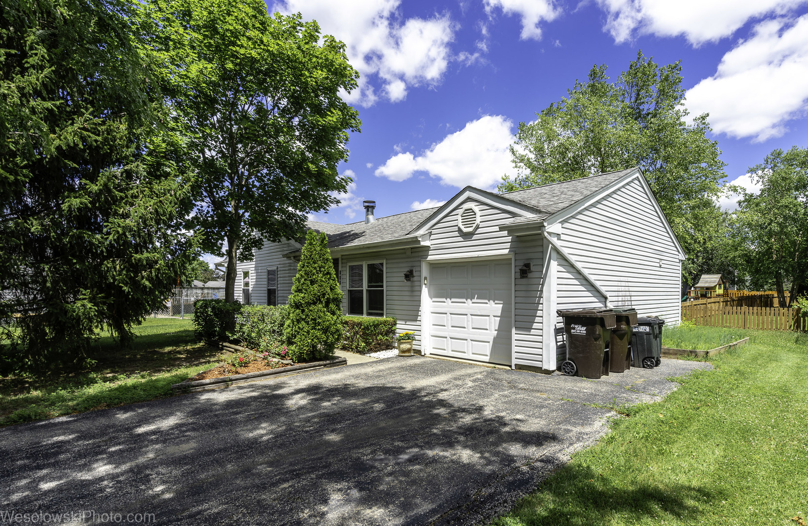 886 Quincy Court Property Photo 3