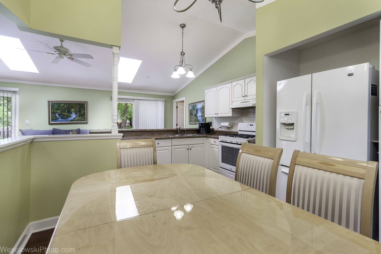 886 Quincy Court Property Photo 6