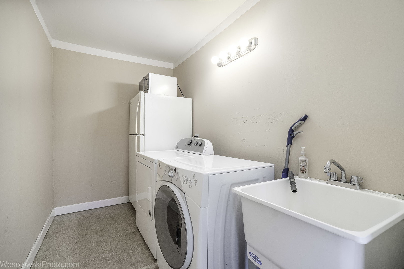 886 Quincy Court Property Photo 16