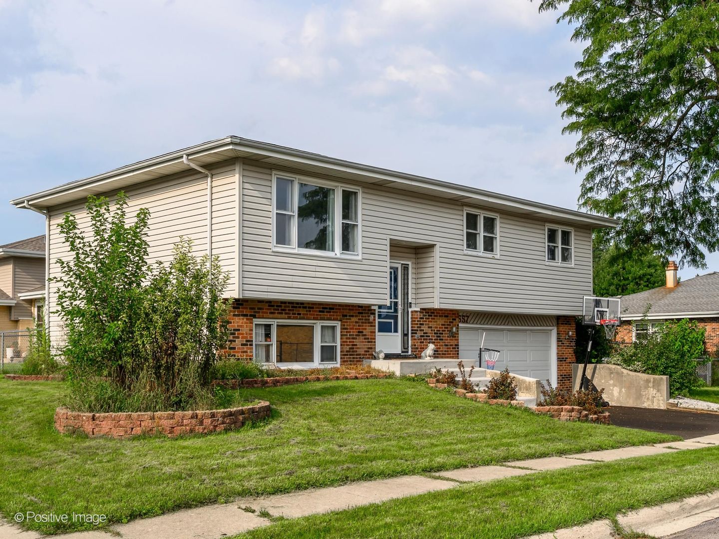 557 Delaware Trail Property Photo 1