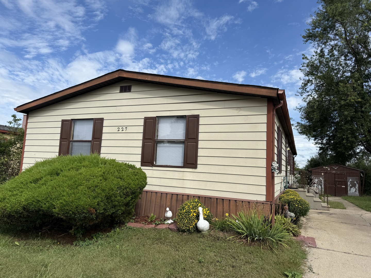 227 Blackthorn Road Property Photo 1