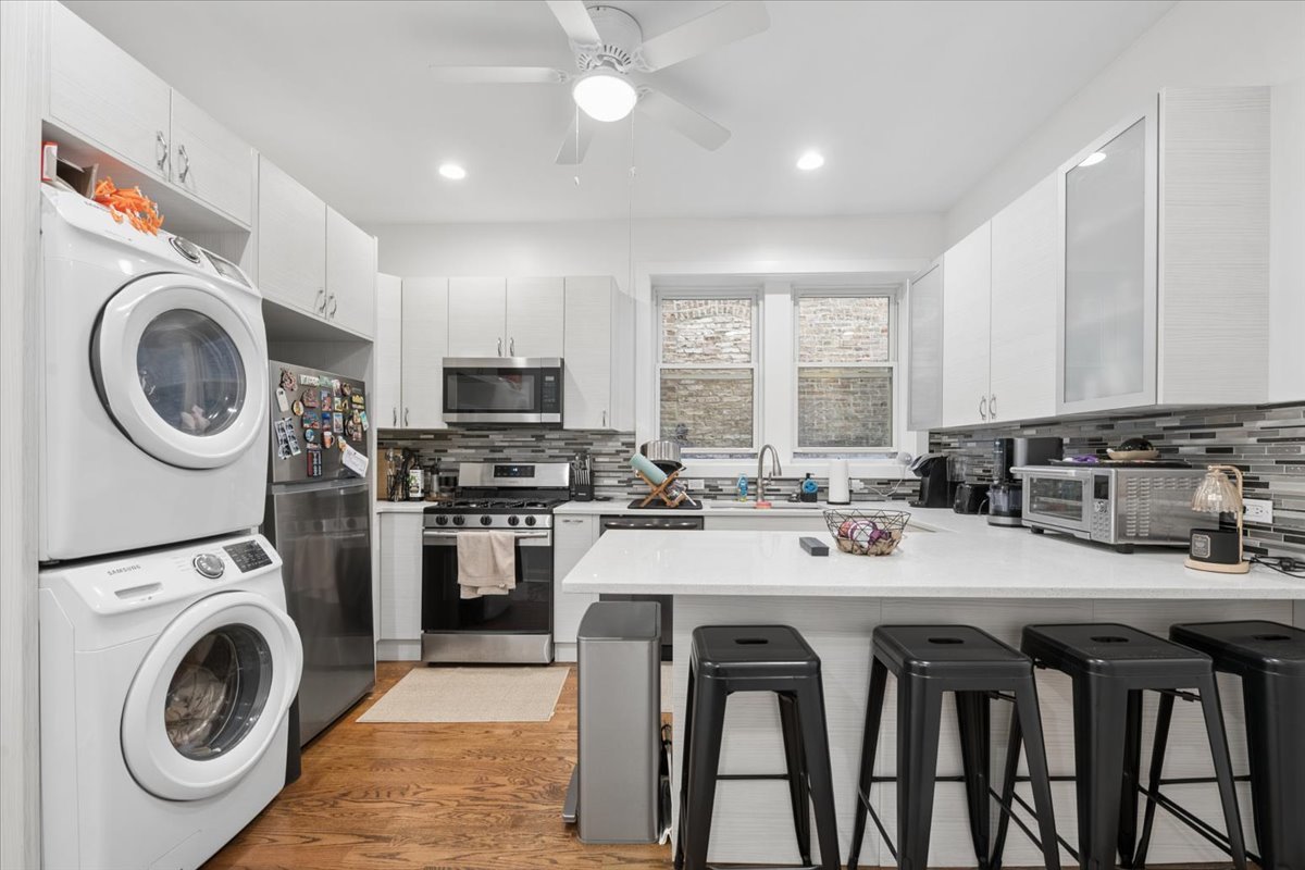 852 N Hoyne Avenue Property Photo 3