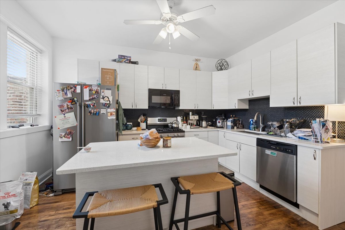 852 N Hoyne Avenue Property Photo 8