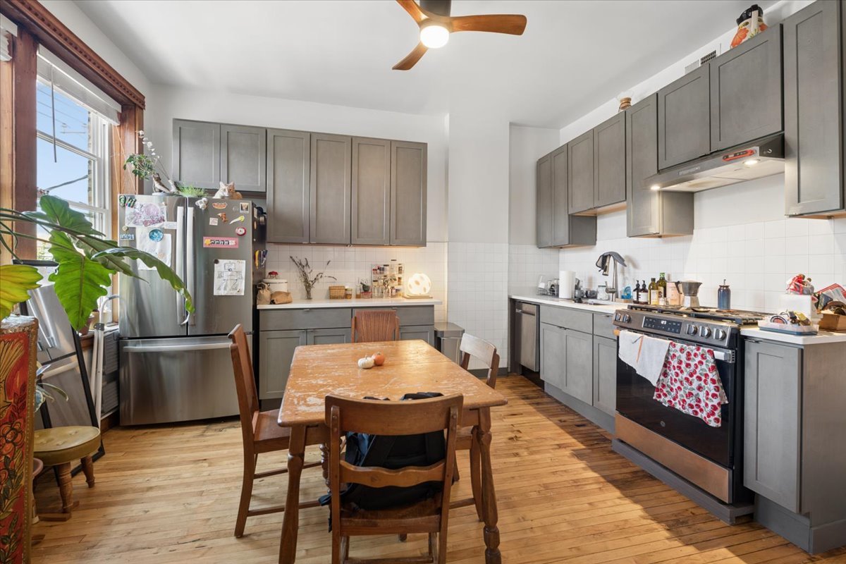 852 N Hoyne Avenue Property Photo 12