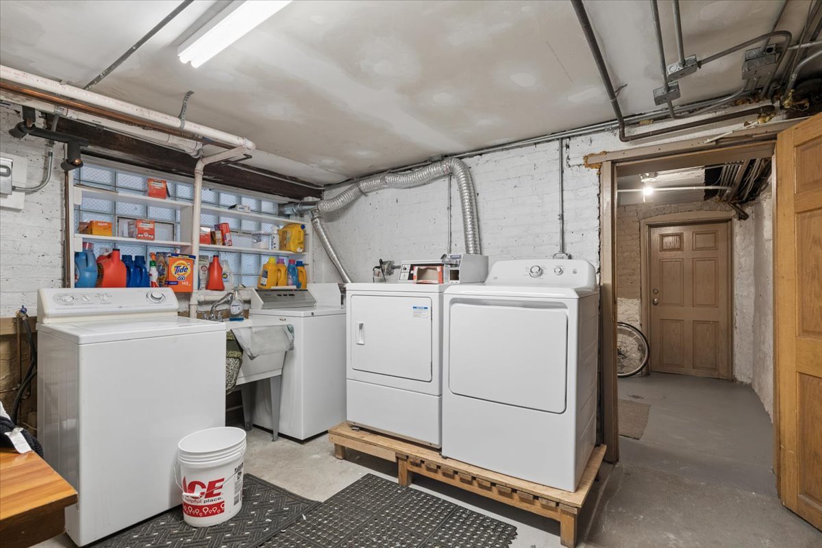 852 N Hoyne Avenue Property Photo 35