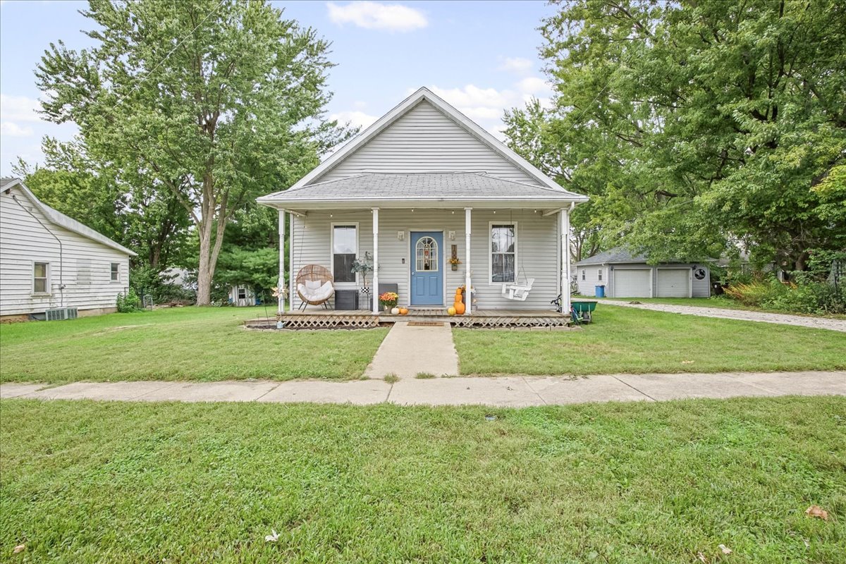 109 S Willow Street Property Photo 1