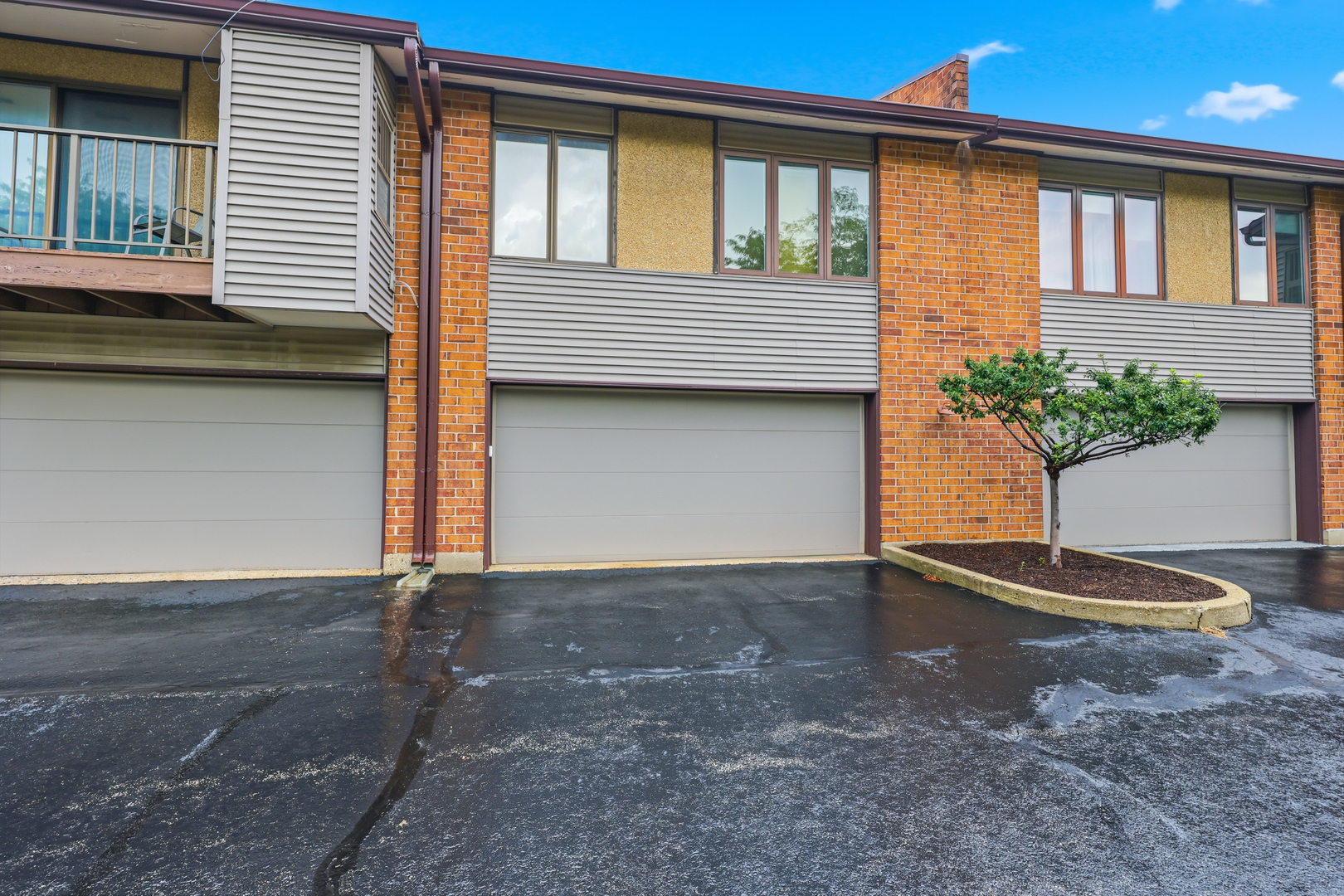 821 Oakton Street 104