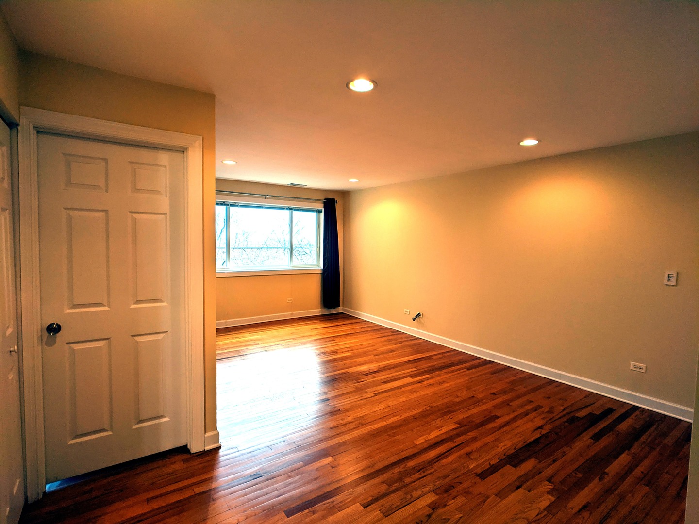 5953 N Kenmore Avenue 405 Property Photo 3
