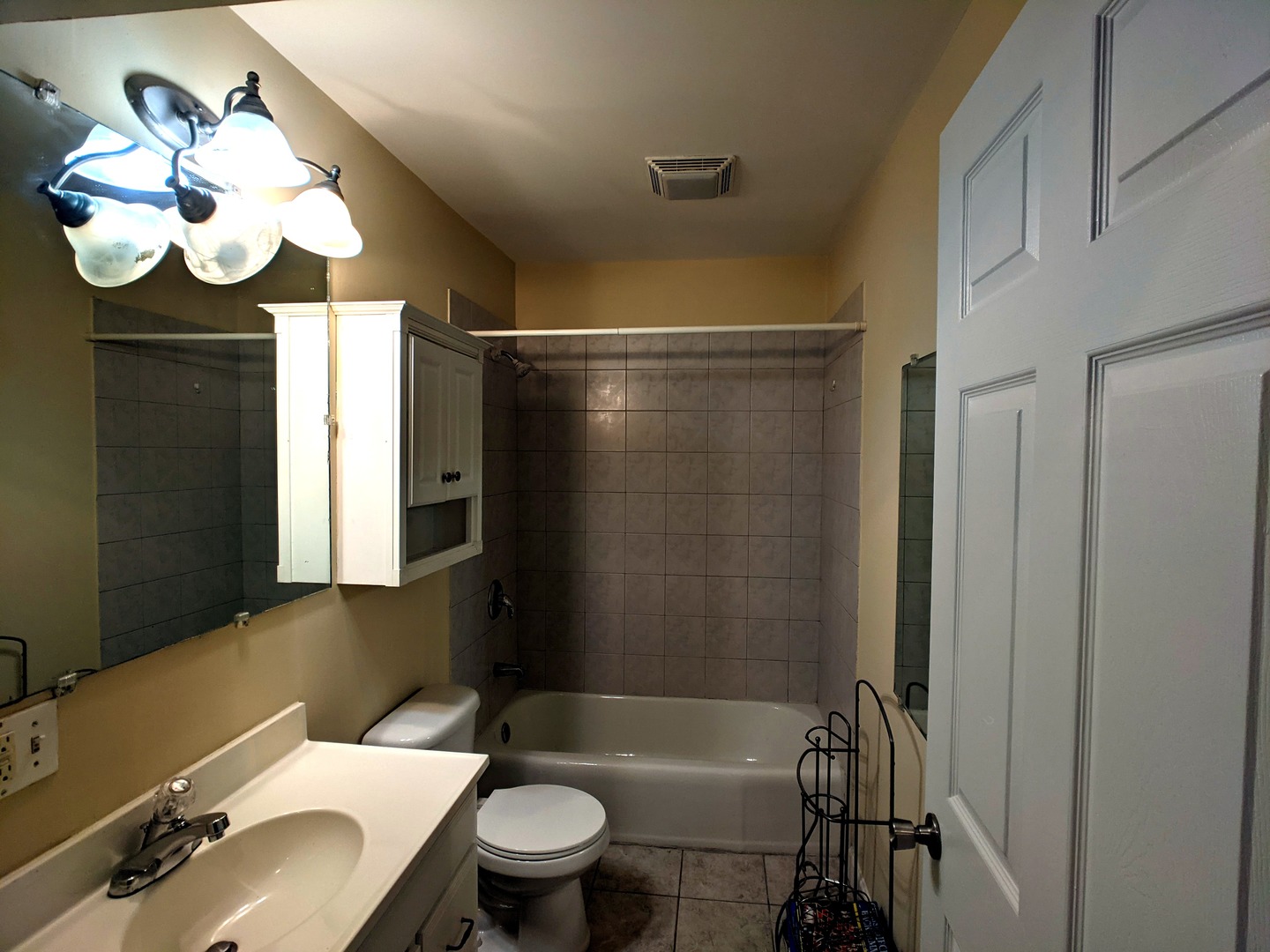 5953 N Kenmore Avenue 405 Property Photo 6