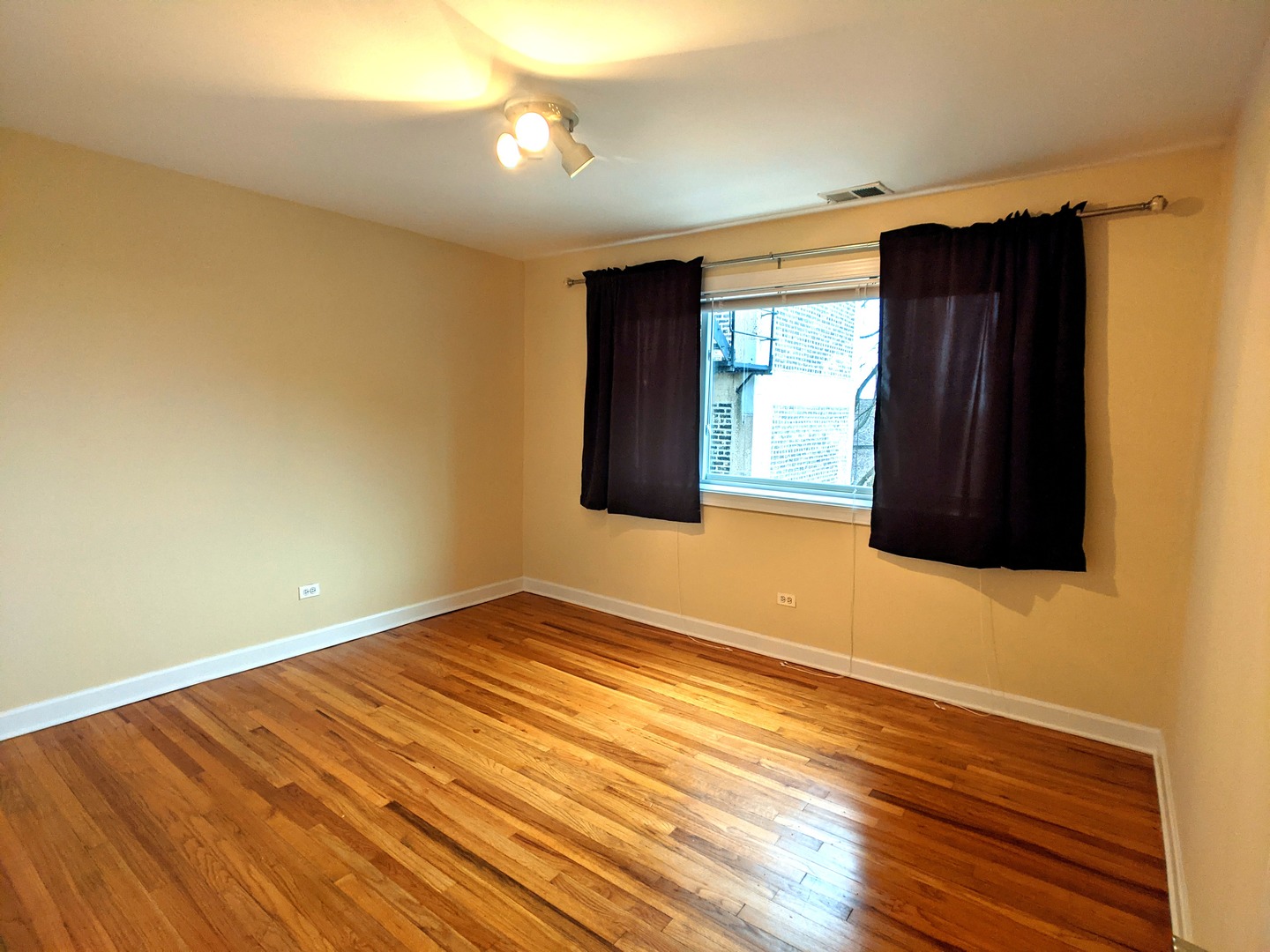 5953 N Kenmore Avenue 405 Property Photo 7
