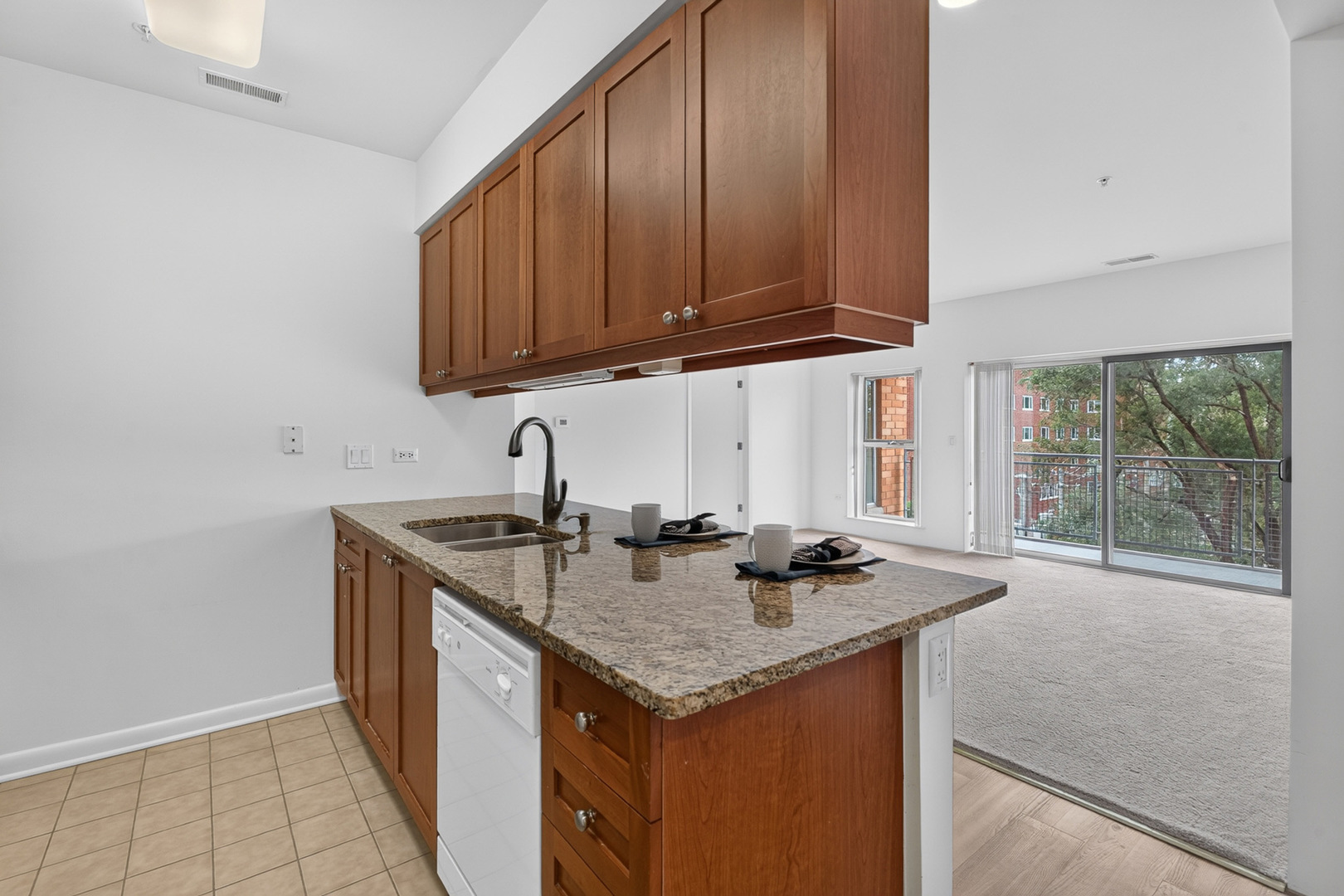 1572 Maple Avenue 406 Property Photo 4